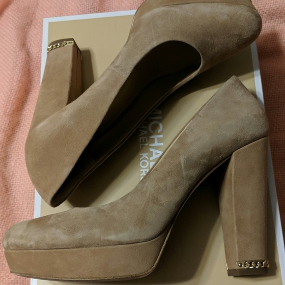 Dark khaki suede pumps - Picture 3 of 3